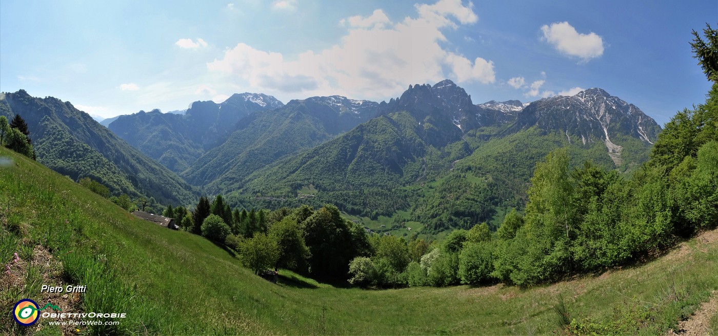 43 Vista panoramica sui monti della Valtorta...da sx Baciamorti, Cornetta, Corna Grande.jpg